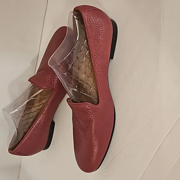 Pebbeled leather Vionic Loafers slip on shoes  NWOT htf 11