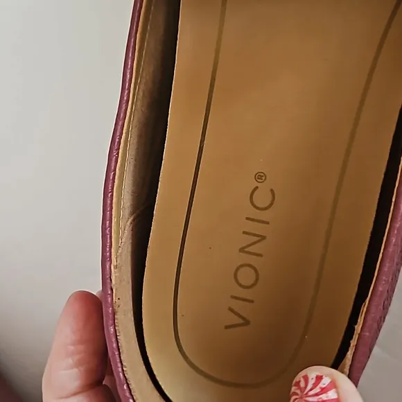 Pebbeled leather Vionic Loafers slip on shoes  NWOT htf 11