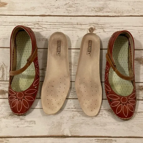 PIKOLINOS JEREZ Leather Ballet Flats With Die-Cut Floral Design 41/10-10.5
