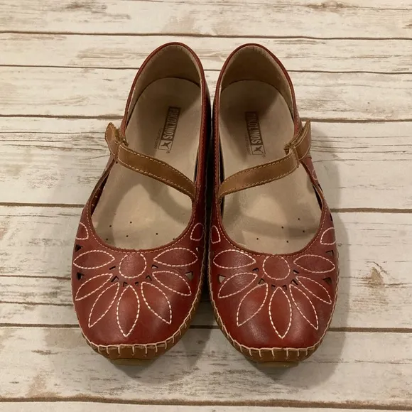 PIKOLINOS JEREZ Leather Ballet Flats With Die-Cut Floral Design 41/10-10.5