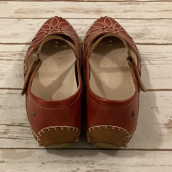 PIKOLINOS JEREZ Leather Ballet Flats With Die-Cut Floral Design 41/10-10.5