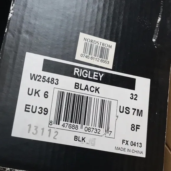 Preowned tall HUNTER rubber boots w quilted top - black - size 8 in box