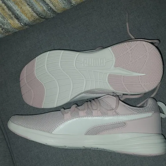 PUMA Nwt Sneakers Youth Kids Girls Unisex Size 7 Pink Sneakers Barbie Barbiecore