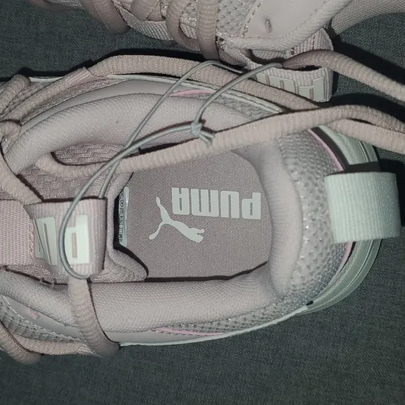 PUMA Nwt Sneakers Youth Kids Girls Unisex Size 7 Pink Sneakers Barbie Barbiecore