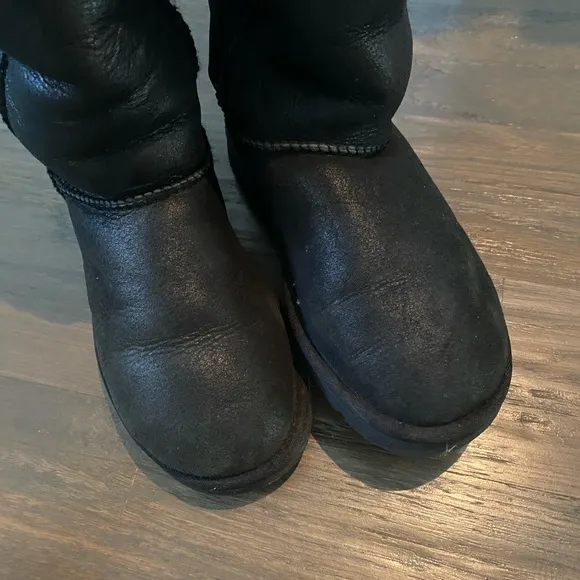 RARE UGG over the keen Bailey Button Bomber Boits size 5 Tall UGG boots
