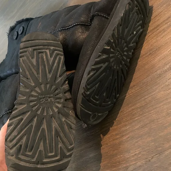 RARE UGG over the keen Bailey Button Bomber Boits size 5 Tall UGG boots