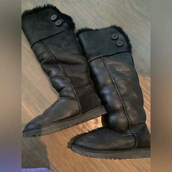RARE UGG over the keen Bailey Button Bomber Boits size 5 Tall UGG boots