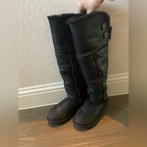 RARE UGG over the keen Bailey Button Bomber Boits size 5 Tall UGG boots