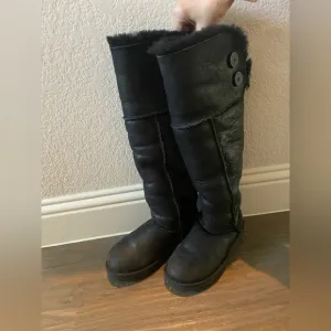 RARE UGG over the keen Bailey Button Bomber Boits size 5 Tall UGG boots