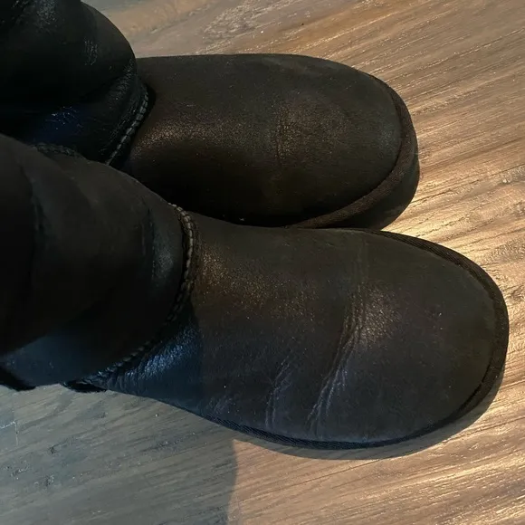 RARE UGG over the keen Bailey Button Bomber Boits size 5 Tall UGG boots