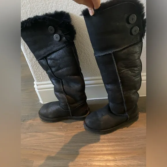 RARE UGG over the keen Bailey Button Bomber Boits size 5 Tall UGG boots