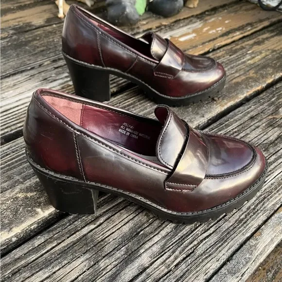 Rouge Helium Chunky Heels Platform Loafers Size 8 EU 38 Burgundy Black Retro