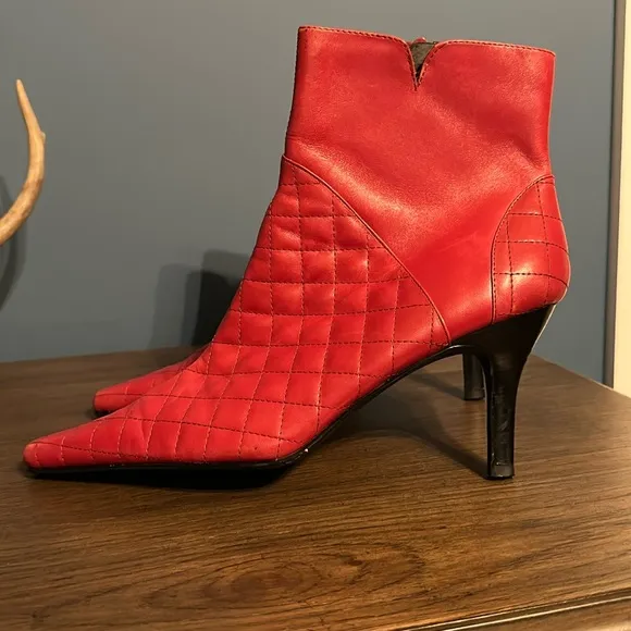 RSVP Heeled Boots red leather, quilted look, size 9.5