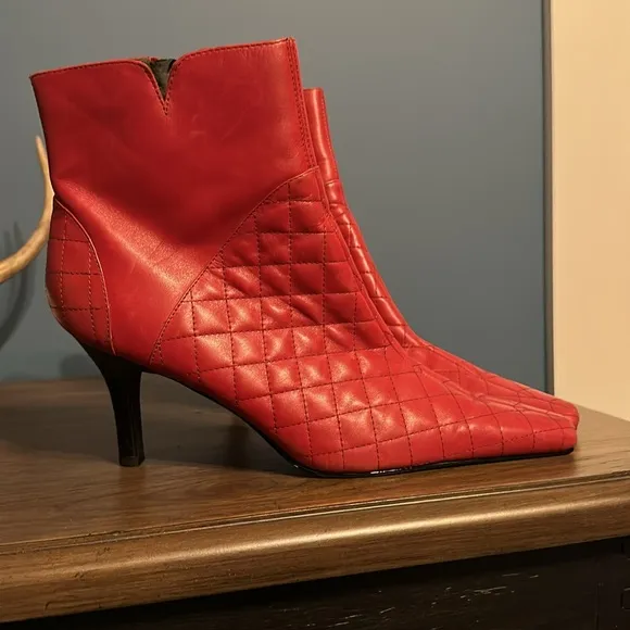 RSVP Heeled Boots red leather, quilted look, size 9.5