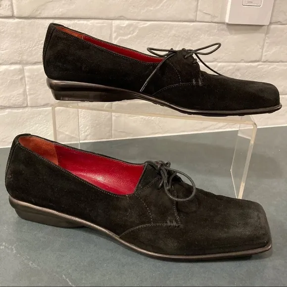 Salvatore Ferragamo sz 7.5 black suede laceup loafers