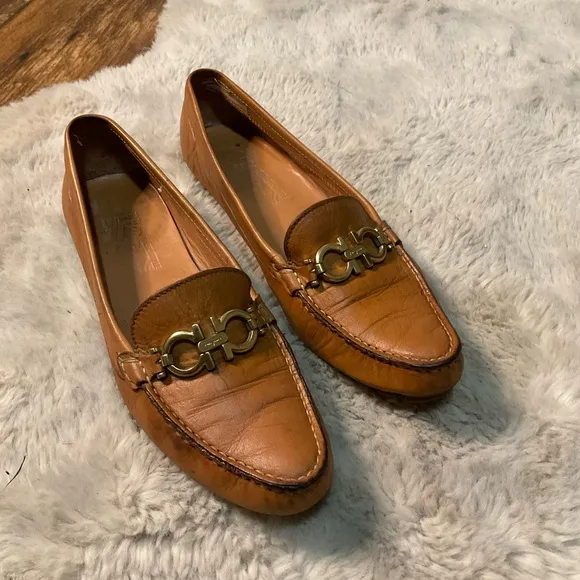 Salvatore Ferragamo Womens Loafers 8 Narrow Made Italy Gold Buckle Tan Comfort