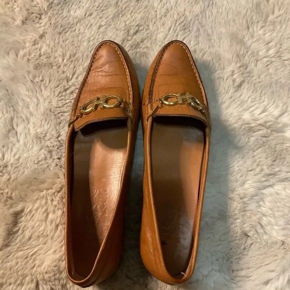 Salvatore Ferragamo Womens Loafers 8 Narrow Made Italy Gold Buckle Tan Comfort