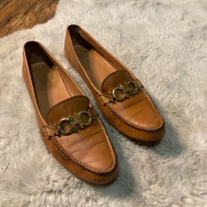 Salvatore Ferragamo Womens Loafers 8 Narrow Made Italy Gold Buckle Tan Comfort
