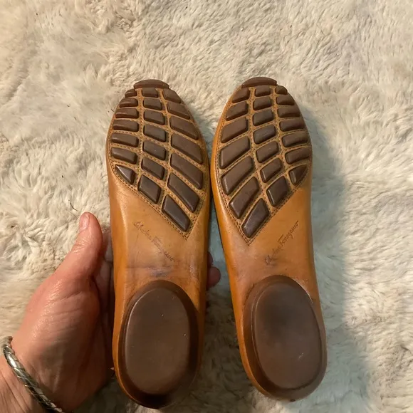 Salvatore Ferragamo Womens Loafers 8 Narrow Made Italy Gold Buckle Tan Comfort