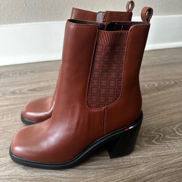 Sarto Franco Sarto  Paula Brown Chelsea Ankle Boots Size 8 New‎
