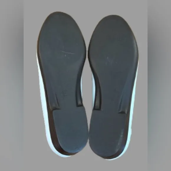 SAS Simplifly slip on white 100% leather mocc loafers SZ 7N