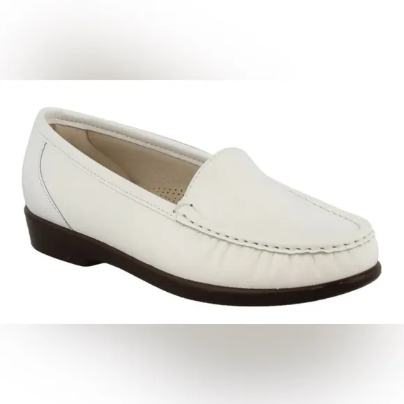 SAS Simplifly slip on white 100% leather mocc loafers SZ 7N