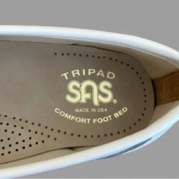 SAS Simplifly slip on white 100% leather mocc loafers SZ 7N