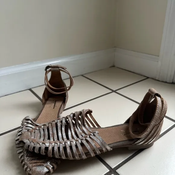 Seychelles Gold Genuine Leather Flats- Size 7- NWOB
