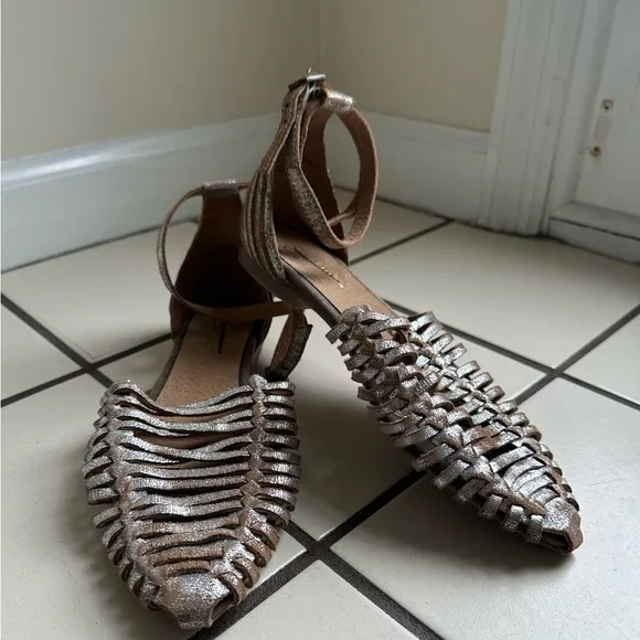 Seychelles Gold Genuine Leather Flats- Size 7- NWOB