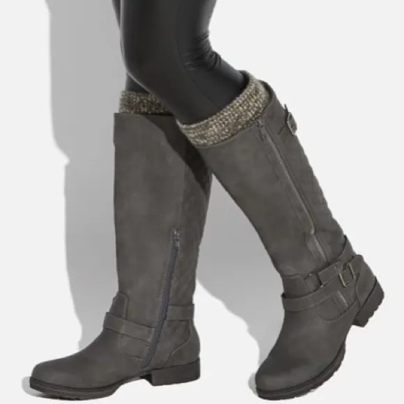 Shoe Dazzle Finley Quilted Flat Black Knee-High Boots Size 8
