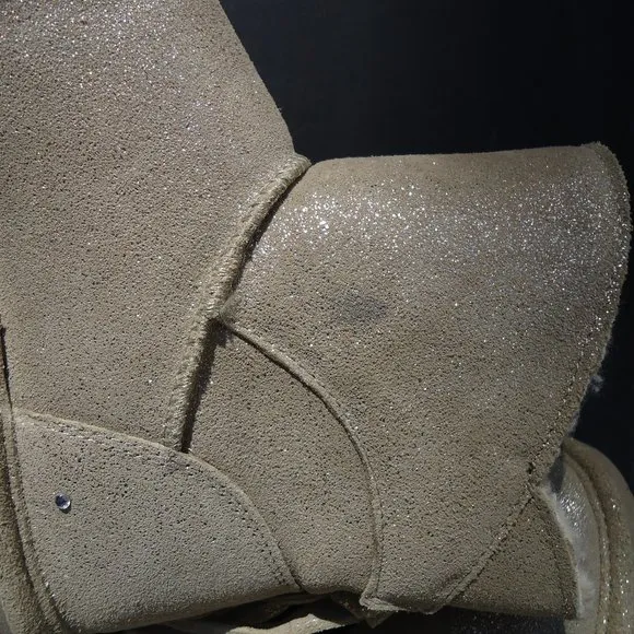 SIZE 5 youth. BEARPAW MIA sheepskin boots