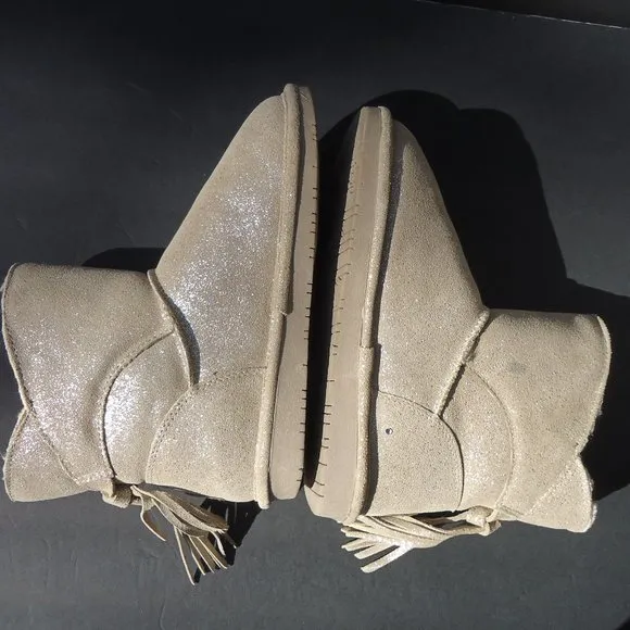 SIZE 5 youth. BEARPAW MIA sheepskin boots