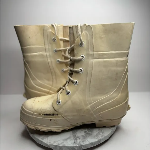 Size 9- Vintage 1977 Military Extreme Cold Weather Bunny Mickey Mouse Boots