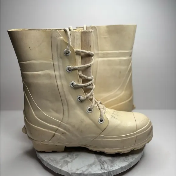 Size 9- Vintage 1977 Military Extreme Cold Weather Bunny Mickey Mouse Boots