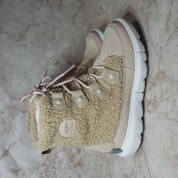 Sorel Explorer Next Joan Tan Winter Boots with Pink Laces Size 6.5