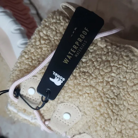Sorel Explorer Next Joan Tan Winter Boots with Pink Laces Size 6.5