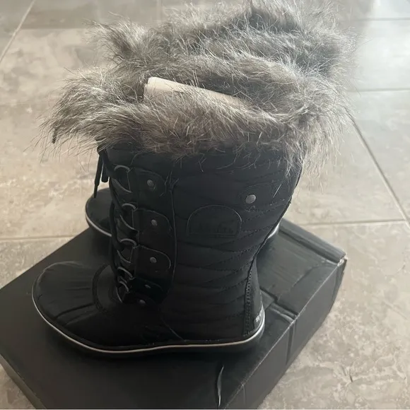 Sorel Faux Fur Lined Waterproof Boots, Black, Stone Size US 5, EU 36 New in Box