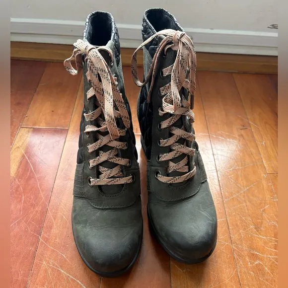 Sorel Lexie Wedge Dark Green Quilted Boots Size 7 Unused Condition
