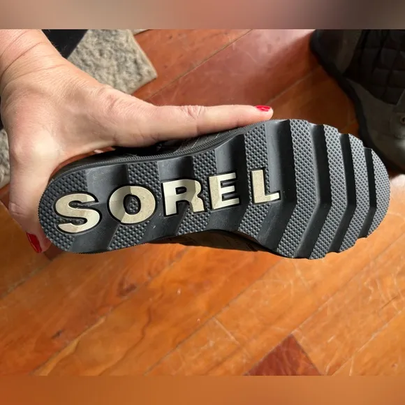 Sorel Lexie Wedge Dark Green Quilted Boots Size 7 Unused Condition