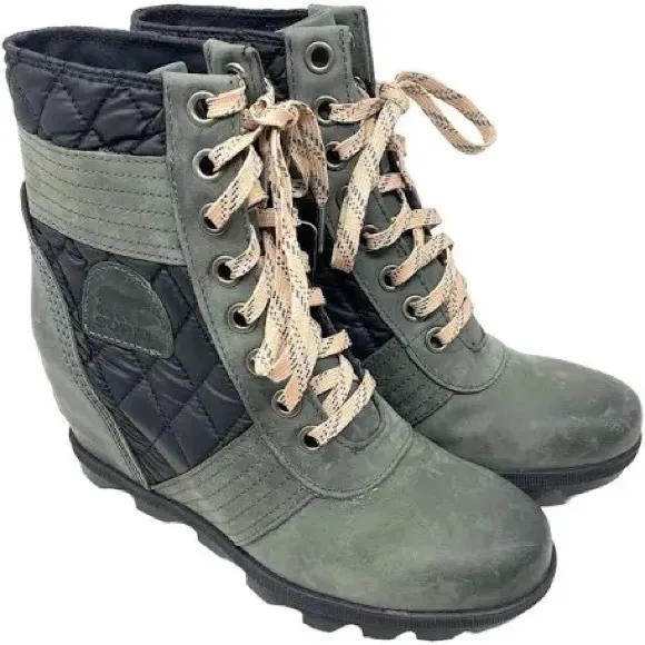 Sorel Lexie Wedge Dark Green Quilted Boots Size 7 Unused Condition