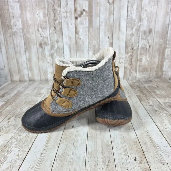 Sorel Out N About Waterproof Winter Duck Boots Wool Sherpa Lined Gray Tan Size 8