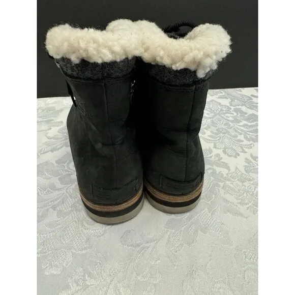 Sorel Size‎ 9 Sneakchic Alpine Holiday Shearling Waterproof Cold Weather Boots