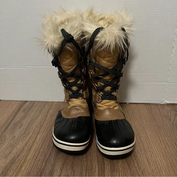 Sorel Tofino II Size 5 Waterproof Winter Snow Boots Faux Fur Tan Black apres