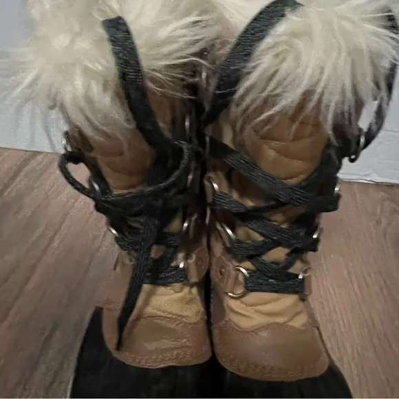 Sorel Tofino II Size 5 Waterproof Winter Snow Boots Faux Fur Tan Black apres