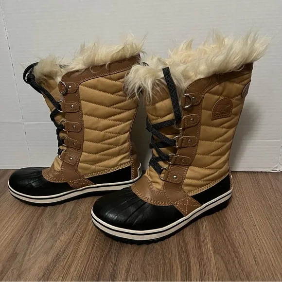 Sorel Tofino II Size 5 Waterproof Winter Snow Boots Faux Fur Tan Black apres