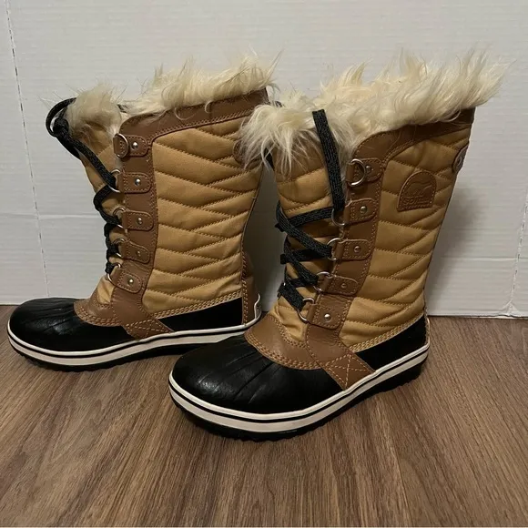 Sorel Tofino II Size 5 Waterproof Winter Snow Boots Faux Fur Tan Black apres