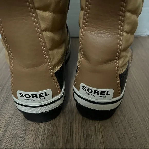 Sorel Tofino II Size 5 Waterproof Winter Snow Boots Faux Fur Tan Black apres
