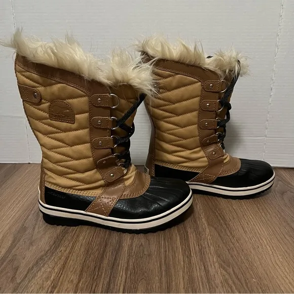 Sorel Tofino II Size 5 Waterproof Winter Snow Boots Faux Fur Tan Black apres