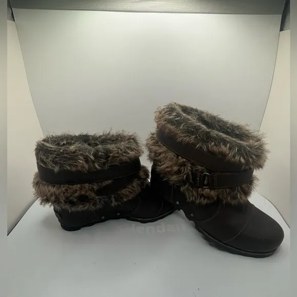 SOREL Women”s Joan of Artic Wedge Heel Ankle Boots Brown Leather Faux Fur Size 8