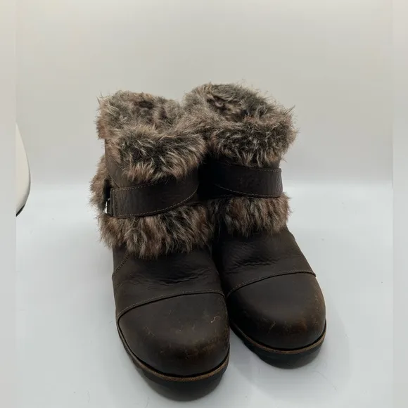 SOREL Women”s Joan of Artic Wedge Heel Ankle Boots Brown Leather Faux Fur Size 8